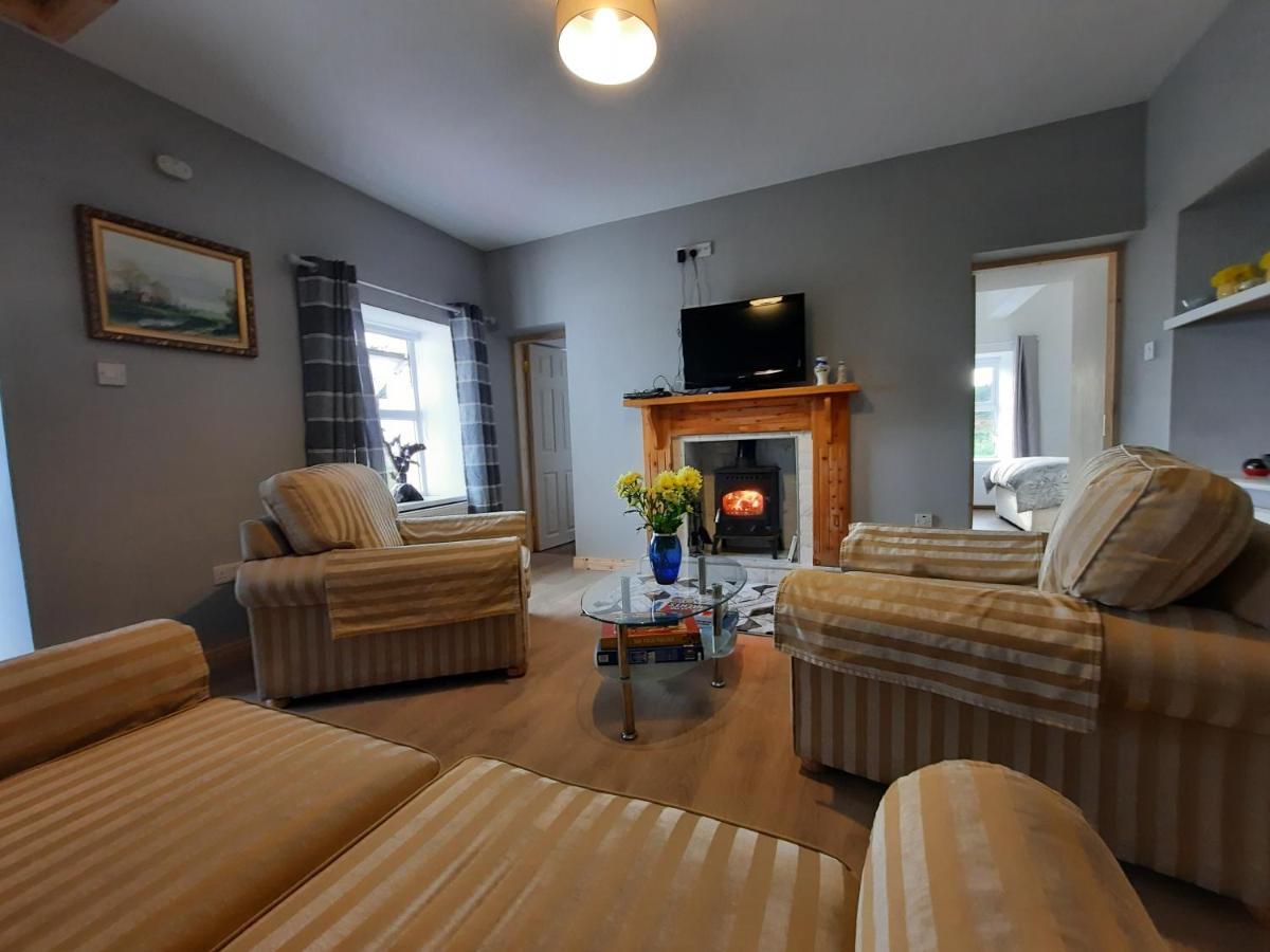 Conneelys Cottage, Connemara, Clifden, H71Y096 ภายนอก รูปภาพ