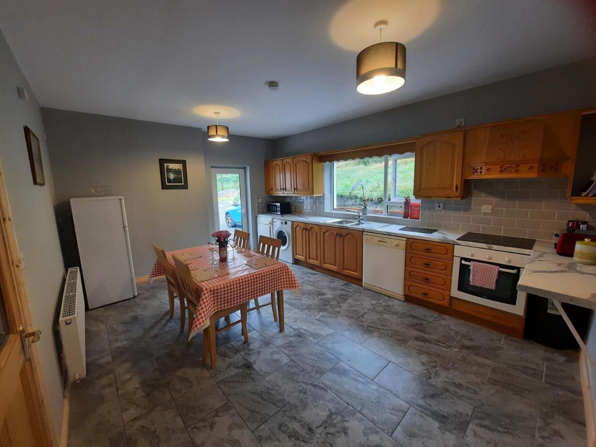 Conneelys Cottage, Connemara, Clifden, H71Y096 ภายนอก รูปภาพ