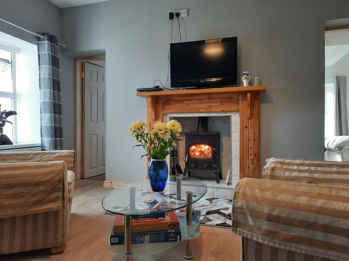 Conneelys Cottage, Connemara, Clifden, H71Y096 ภายนอก รูปภาพ