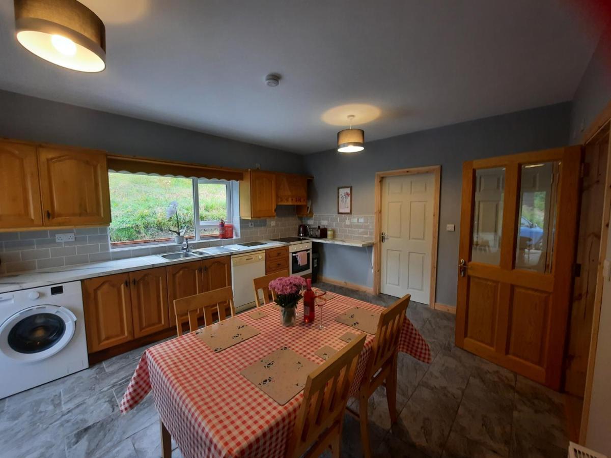 Conneelys Cottage, Connemara, Clifden, H71Y096 ภายนอก รูปภาพ